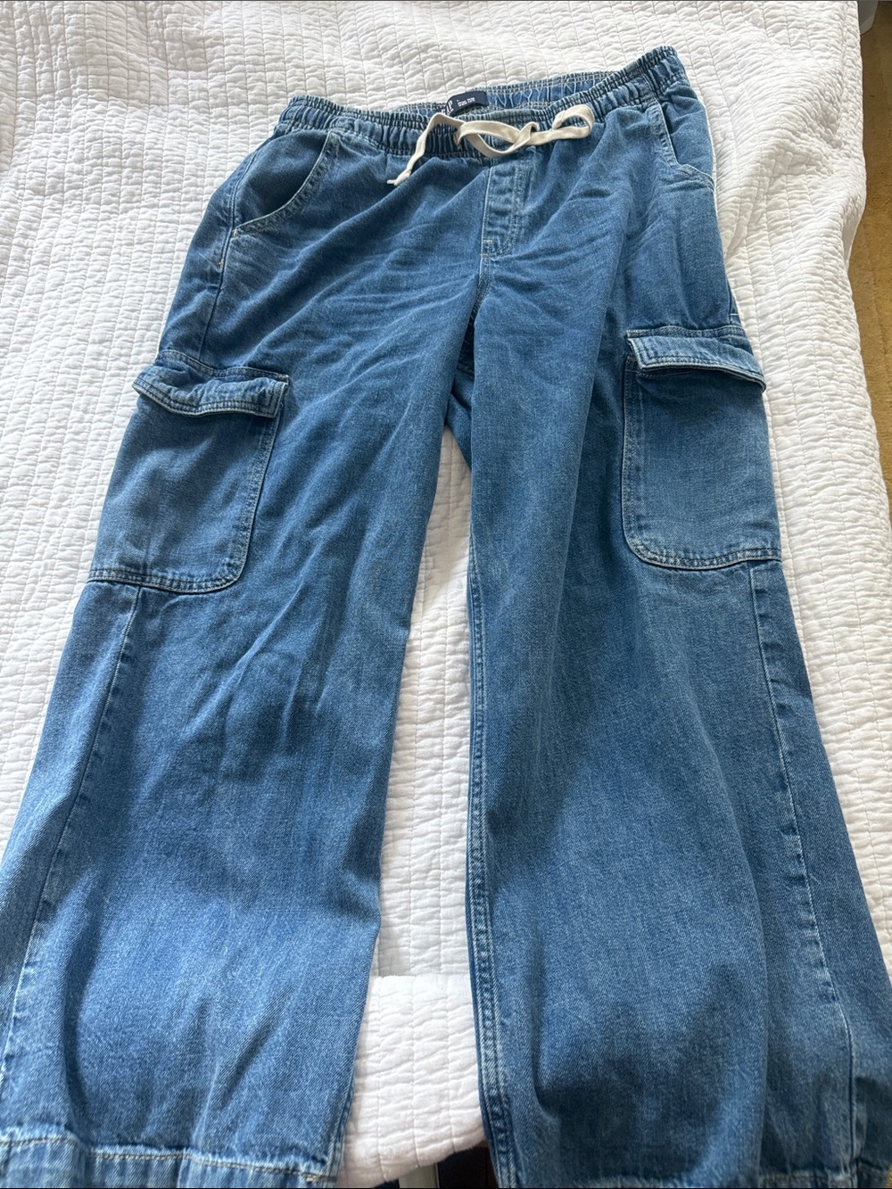 GAP Women's Wide-Leg Cargo Jeans in Denim Blue